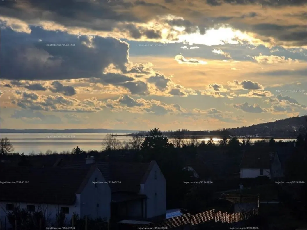 Panorámás lakóövezeti telek Badacsonytomajban – 1. kép