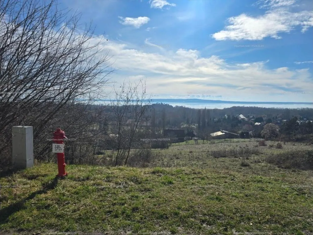 2770 m²-es panorámás telek Vonyarcvashegyen – 1. kép
