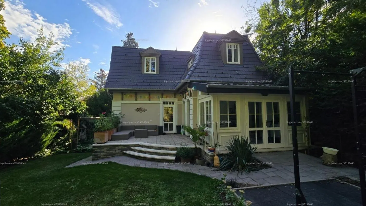 2019-ben épült villa 900 m²-es kerttel Istenhegyen – 2. kép