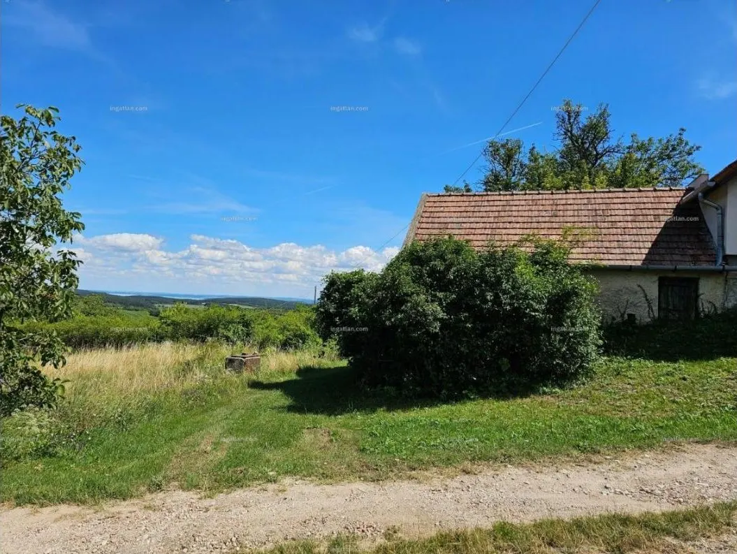 Felújítandó présház balatoni panorámával Pécselyen – 2. kép