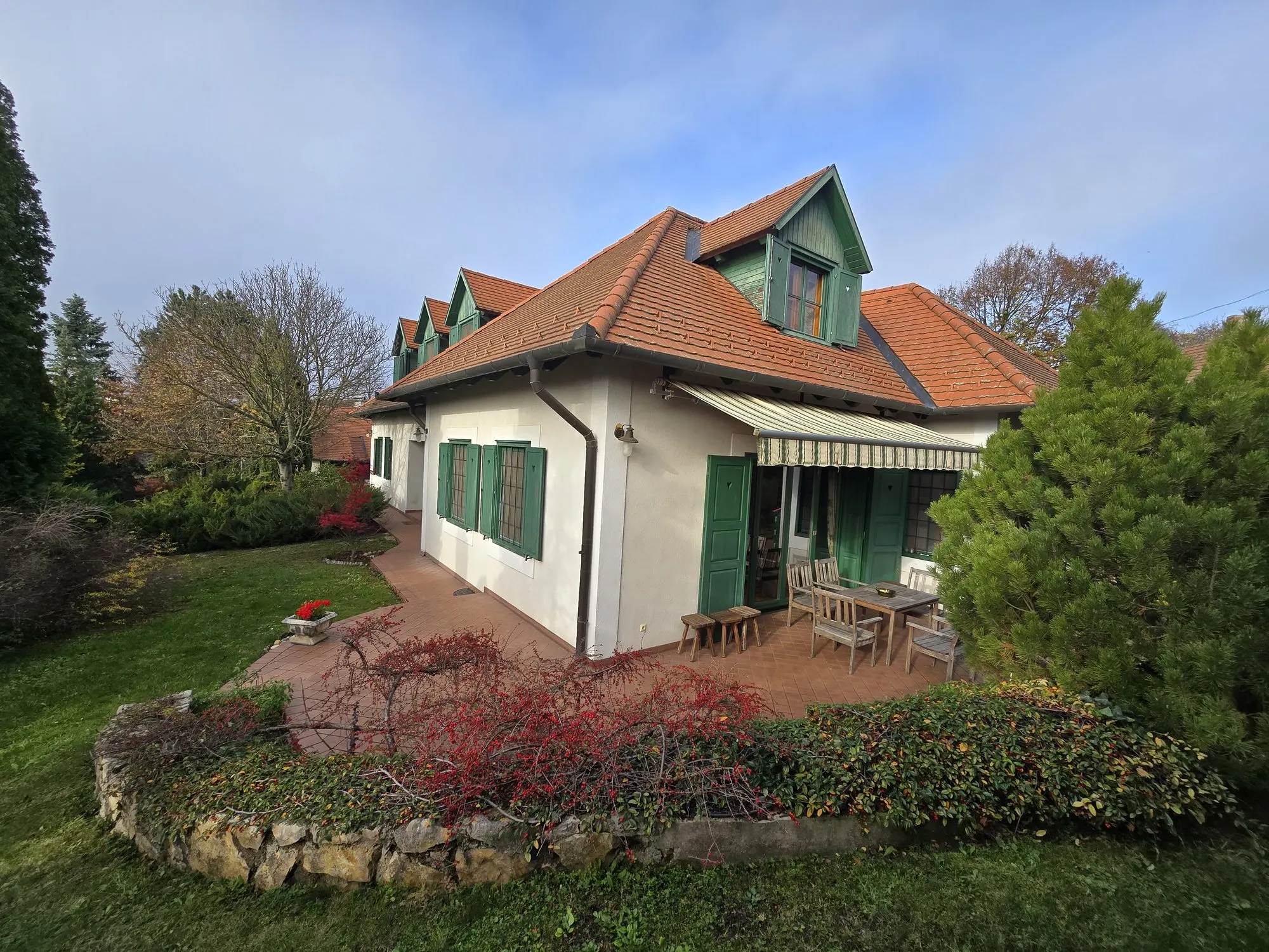 Balaton-felvidéki családi ház – 1. kép
